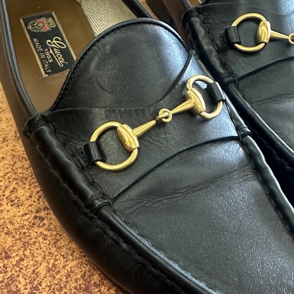 Gucci Black Leather Loafers with Gold Detailing - Picture 5 of 6